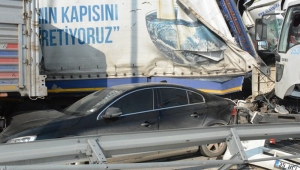 AKHİSAR ÇEVREYOLUN'DA 16 ARACIN KARIŞTIĞI ZİNCİRLEME TRAFİK KAZASI MEYDANA GELDİ