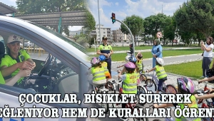 Çocuklar, Bisiklet Sürerek Hem Eğleniyor Hem de Kuralları Öğreniyor !